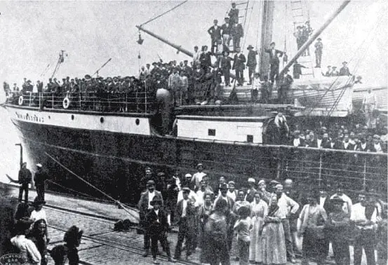 Barco inmigrantes